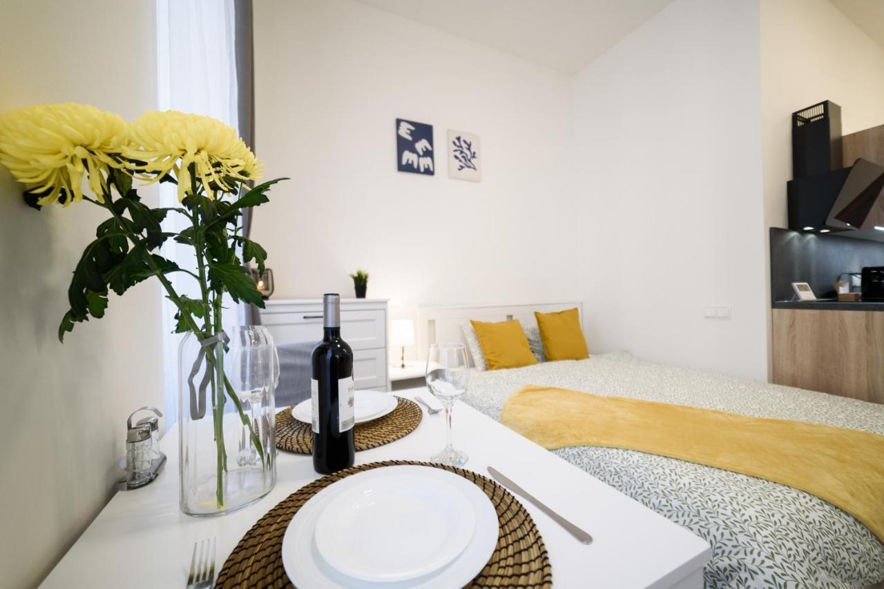 New Near Dancing House Apartament *